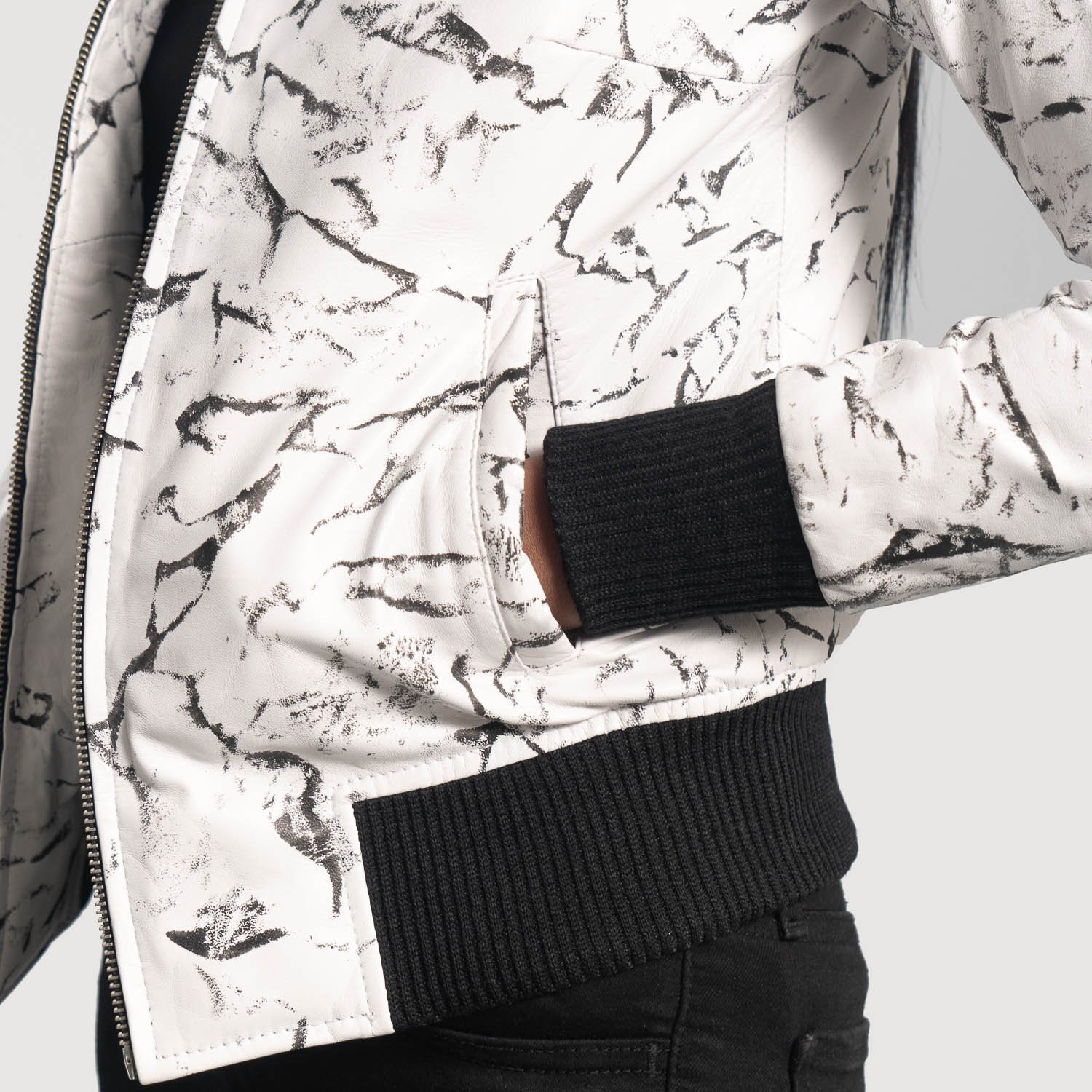 Donna_Blake_White_Leather_Bomber_Jacket_For_Women_Made_of_Tye_and_Dye_Leather_5_de5f843d-948a-407b-a140-7504c77e5371